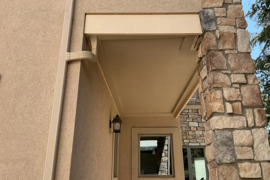 How to Choose the Right Custom Underdeck Ceiling Systems Contractor in Roxborough Park