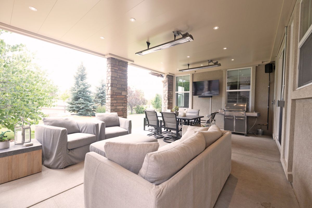 Pergola space with integrated heating and lighting